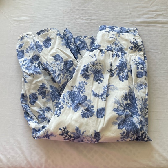 Abercrombie and Fitch skirt 🤍 - Picture 2 of 5